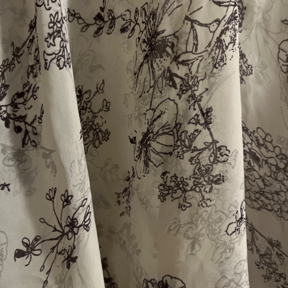 Patterned sheer wrap - Picture 2 of 2